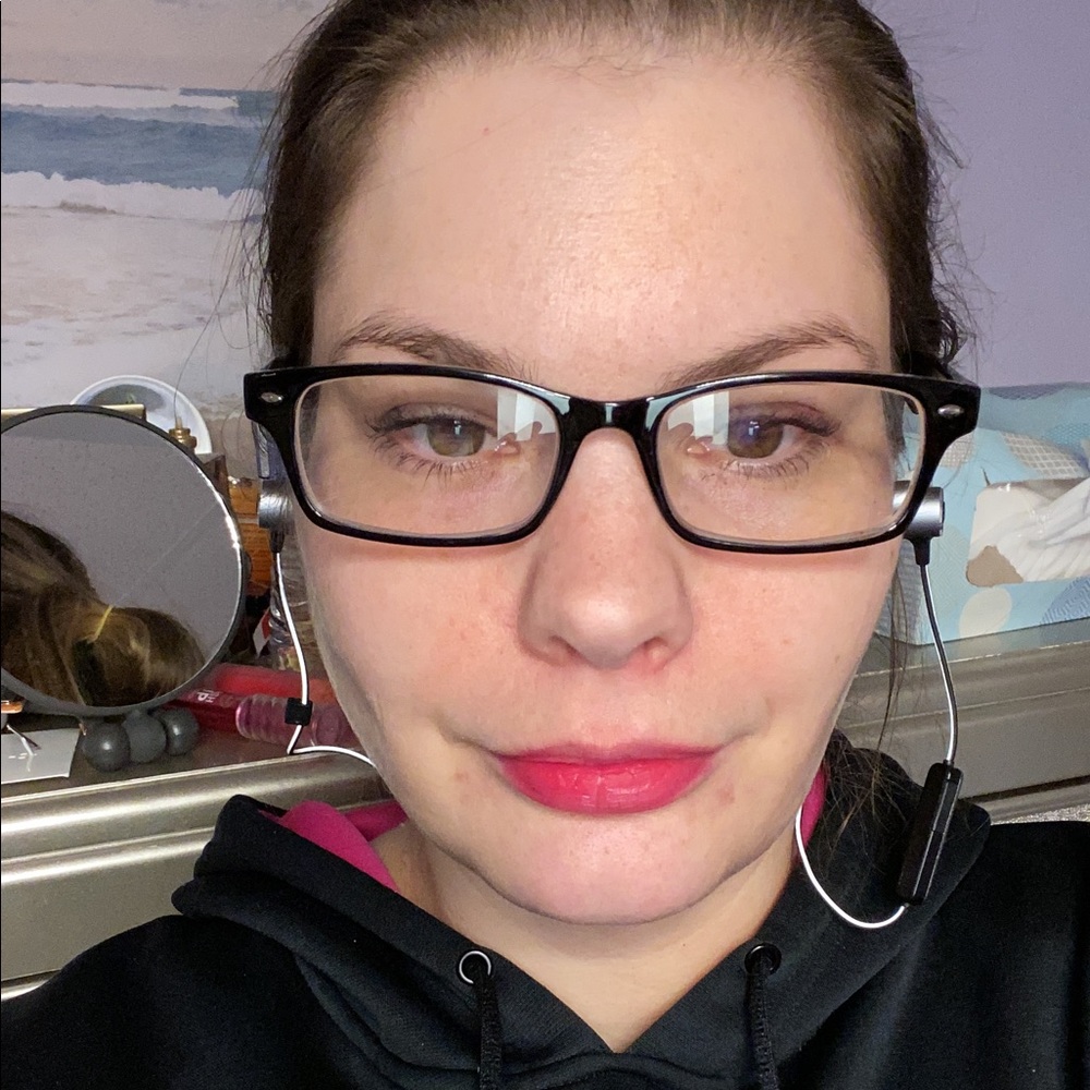 Meet your Posher, Bee